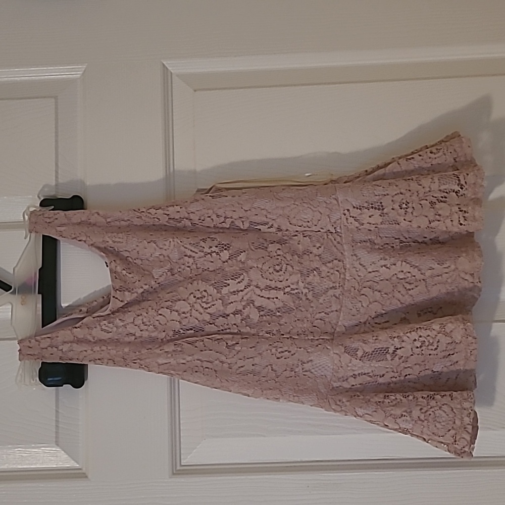 Pretty blush pink lace top in XS